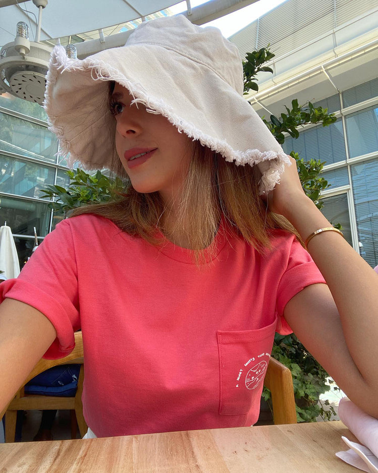 Travel Essentials Pocket T-shirt - NOMS LIFE